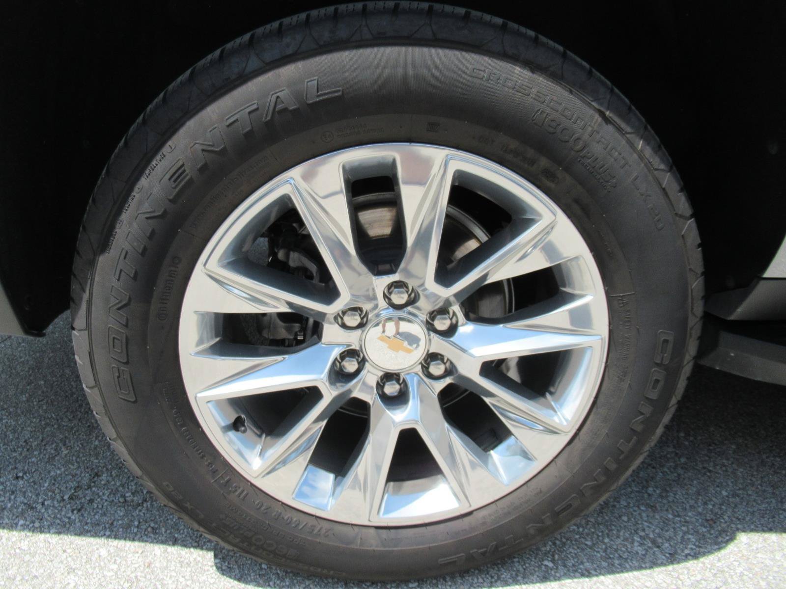 Used 2026 Chevrolet Suburban Premier AWD/4WD image 8