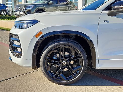 New 2026 Volkswagen Tiguan SE R-Line FWD image 6