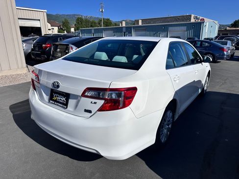Used 2014 Toyota Camry LE FWD image 3