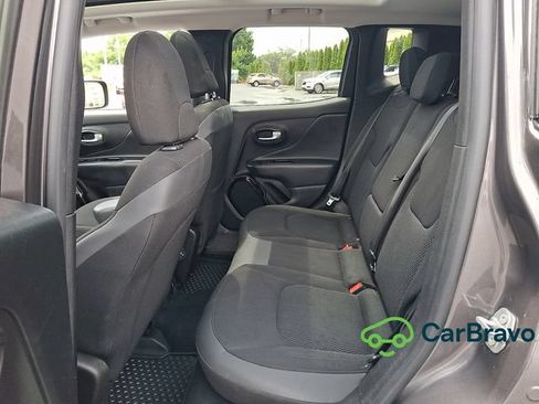 Used 2019 Jeep Renegade Altitude w/ UConnect 8.4 Nav Group AWD/4WD image 10
