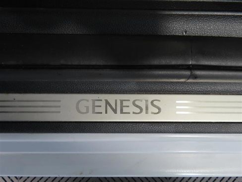 Used 2023 Genesis G70 2.0T image 17