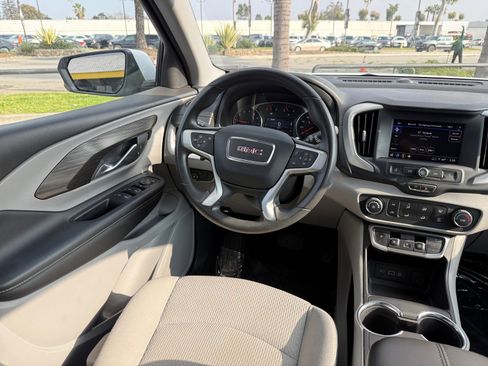 Used 2024 GMC Terrain SLE image 21