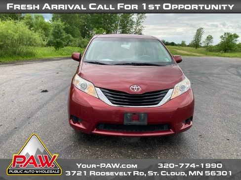 Used 2011 Toyota Sienna LE FWD image 3