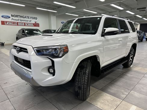 Used 2024 Toyota 4Runner TRD Off-Road Premium image 18