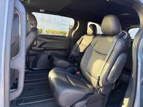 Used 2025 Toyota Sienna XSE w/ XSE Plus Package image 10