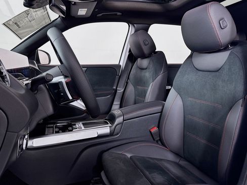 New 2026 Mercedes-Benz GLB 250 image 17