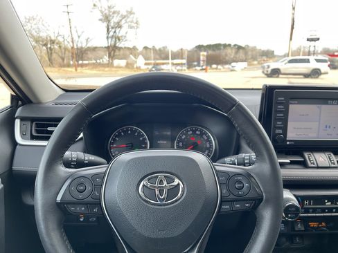 Used 2020 Toyota RAV4 XLE Premium image 24