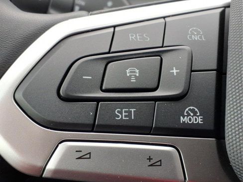 New 2026 Volkswagen Tiguan SE image 21