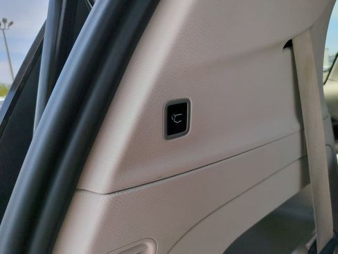 Used 2023 Chrysler Pacifica Touring-L FWD image 14