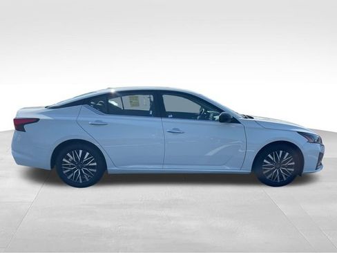 Certified 2025 Nissan Altima 2.5 SV FWD image 6