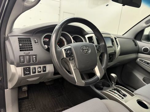 Used 2014 Toyota Tacoma 4x4 Double Cab w/ TRD Sport Package image 4