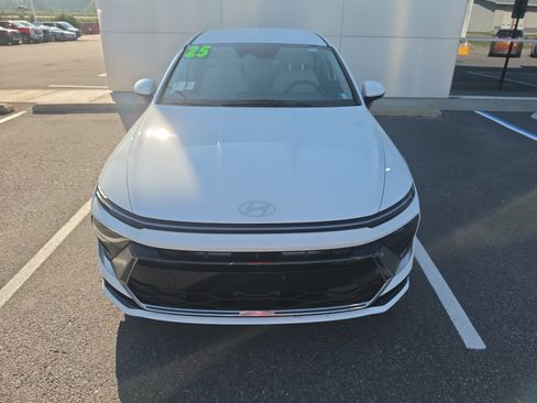 Used 2025 Hyundai Sonata SEL FWD image 9