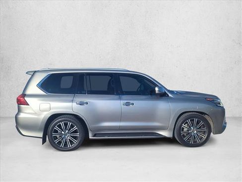 Used 2021 Lexus LX 570 4WD w/ 3rd Row & Luxury Pkg image 4