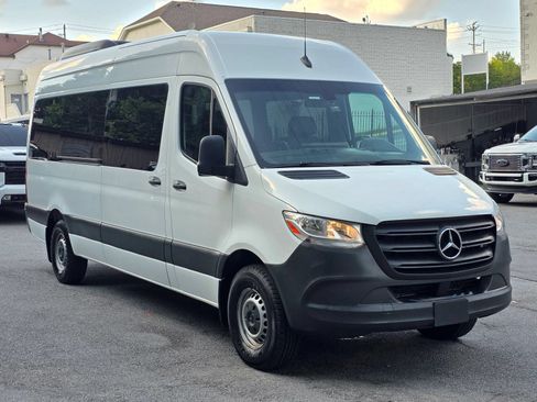 Used 2021 Mercedes-Benz Sprinter 2500 image 8
