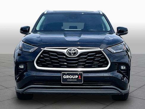 Used 2023 Toyota Highlander XLE AWD/4WD image 4