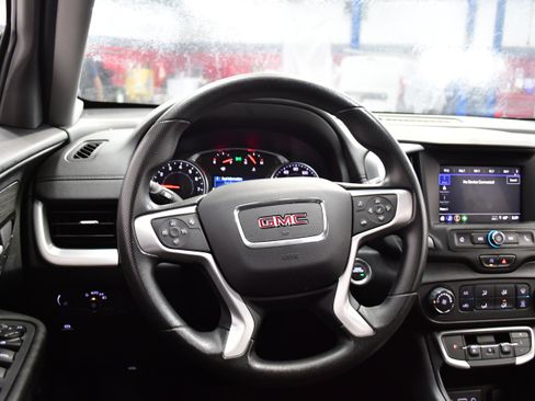 Used 2024 GMC Terrain SLE image 9