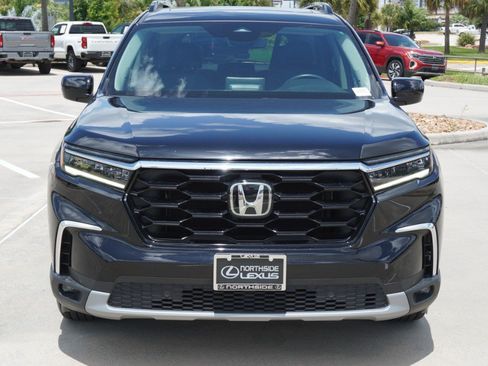 Used 2025 Honda Pilot Touring image 2