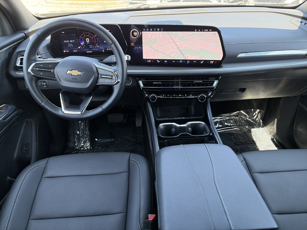Used 2026 Chevrolet Traverse LT AWD/4WD image 2