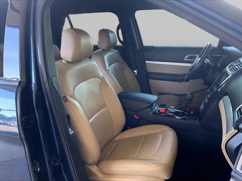 Used 2017 Ford Explorer XLT w/ Equipment Group 202A FWD image 9