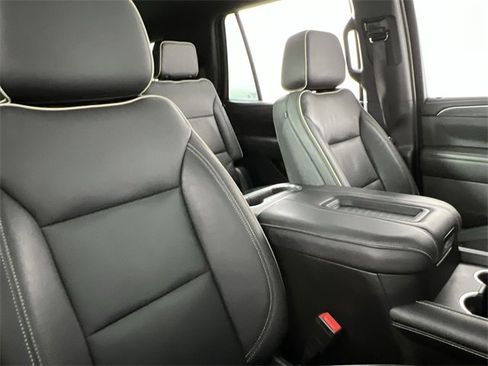 Used 2021 GMC Yukon SLT w/ SLT Premium Package image 25