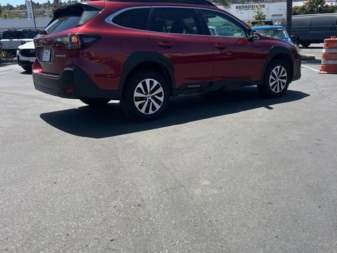 Used 2025 Subaru Outback Premium AWD/4WD image 6
