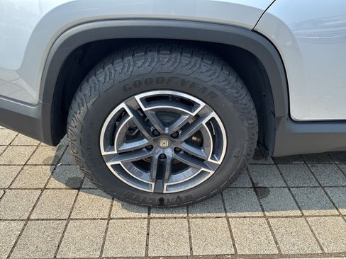 Used 2025 Rivian R1T Adventure AWD/4WD image 11