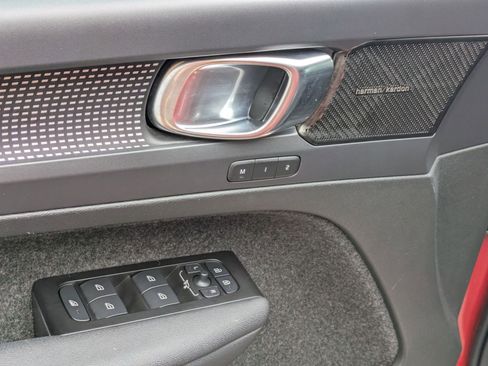 Used 2022 Volvo XC40 T5 R-Design w/ Advanced Package image 12