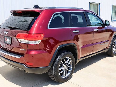 Used 2017 Jeep Grand Cherokee Limited w/ Luxury Group II AWD/4WD image 5
