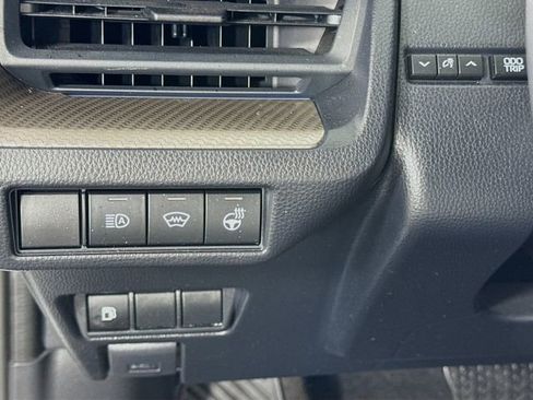 Used 2025 Toyota Prius XLE image 10