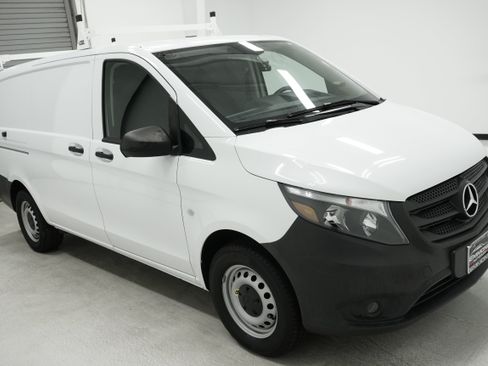 Used 2022 Mercedes-Benz Metris image 3
