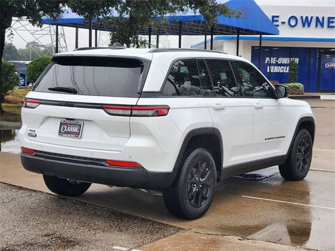 Used 2024 Jeep Grand Cherokee Altitude image 7