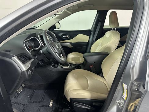 Used 2017 Jeep Cherokee Sport AWD/4WD image 13