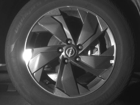 Used 2025 Nissan Rogue SV AWD/4WD image 16