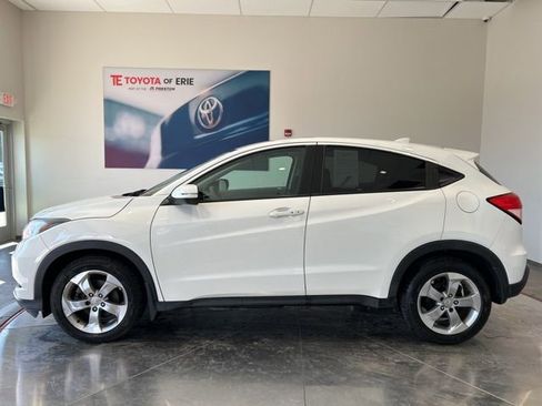 Used 2017 Honda HR-V EX image 3