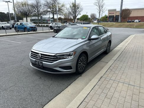 Used 2021 Volkswagen Jetta SE image 4