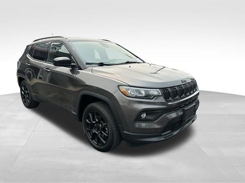 Used 2023 Jeep Compass Latitude w/ Convenience Group AWD/4WD image 8