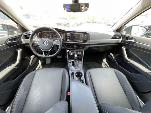Used 2020 Volkswagen Jetta SE w/ SE Cold Weather Package FWD image 8