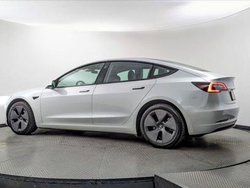 Used 2023 Tesla Model 3 Standard Range image 4