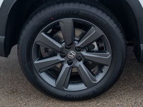 Used 2025 Honda Pilot Sport image 12