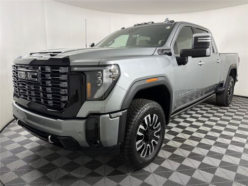 New 2026 GMC Sierra 2500 Denali Ultimate AWD/4WD image 3