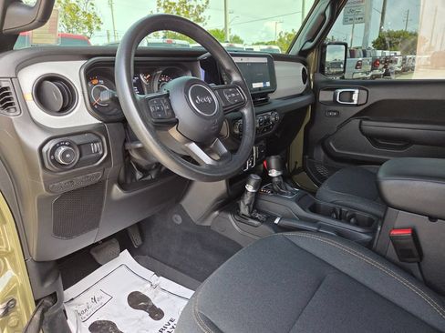 Used 2025 Jeep Wrangler Unlimited Sport AWD/4WD image 28