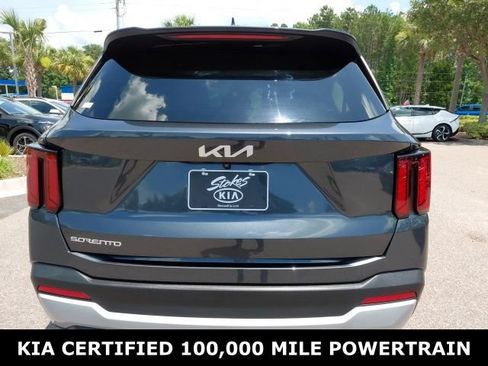 Certified 2024 Kia Sorento LX FWD image 6