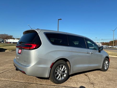 New 2026 Chrysler Pacifica Limited w/ Trailer Tow Group image 5