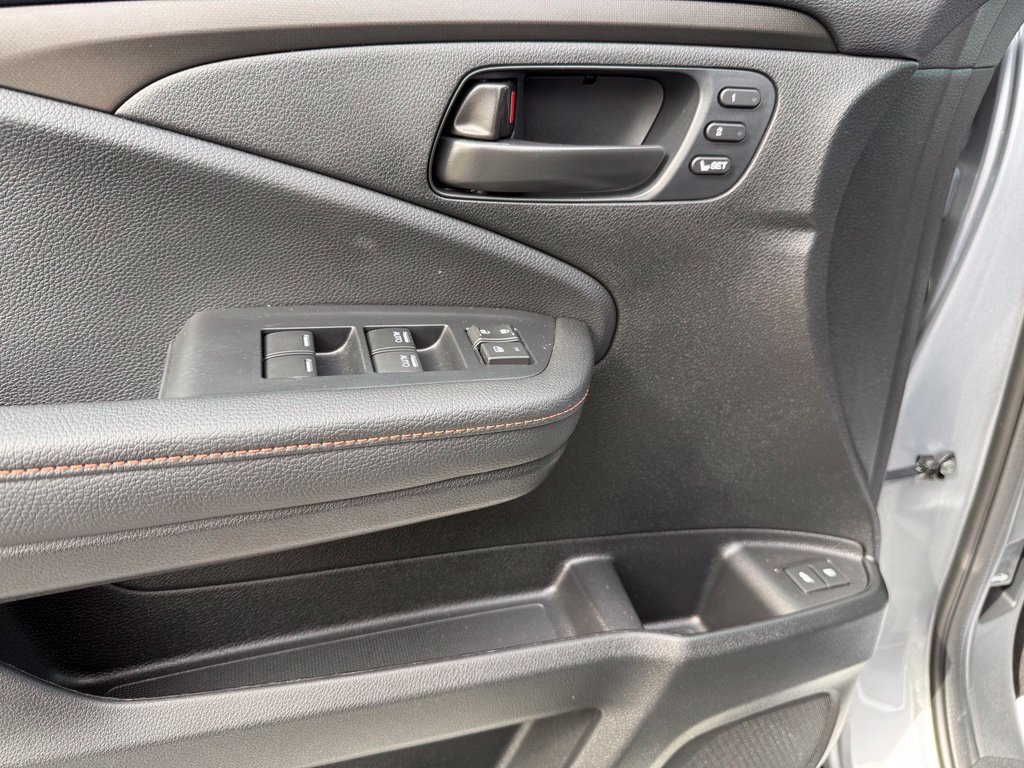 Used 2025 Honda Passport TrailSport image 27