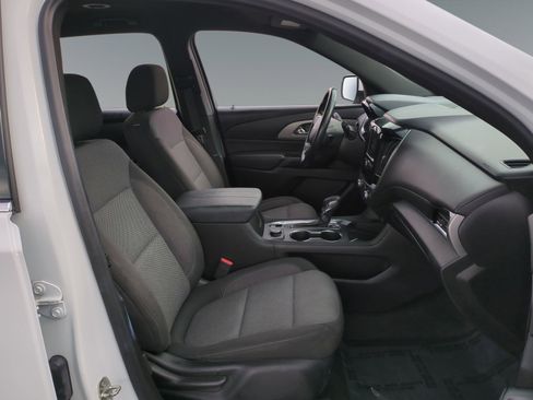 Used 2023 Chevrolet Traverse LT image 15