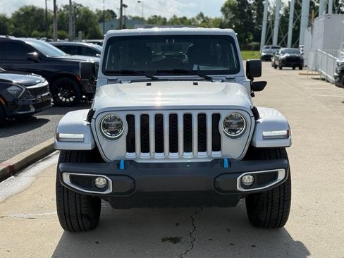Used 2022 Jeep Wrangler Unlimited Sahara w/ Cold Weather Group AWD/4WD image 3