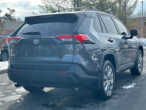 Used 2022 Toyota RAV4 XLE Premium image 7
