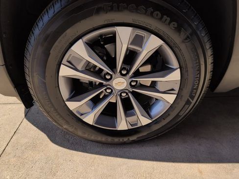 Used 2025 Chevrolet Equinox LT w/ Convenience Package II FWD image 24