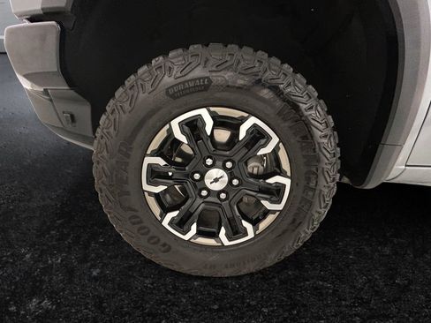 Used 2024 Chevrolet Silverado 1500 ZR2 w/ Technology Package image 27