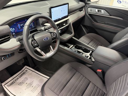 Used 2025 Ford Explorer ST-Line AWD/4WD image 4